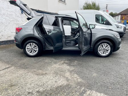 2023 Volkswagen T-Roc - photo 3