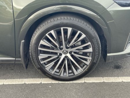 2025 Lexus RX450H+ - photo 8