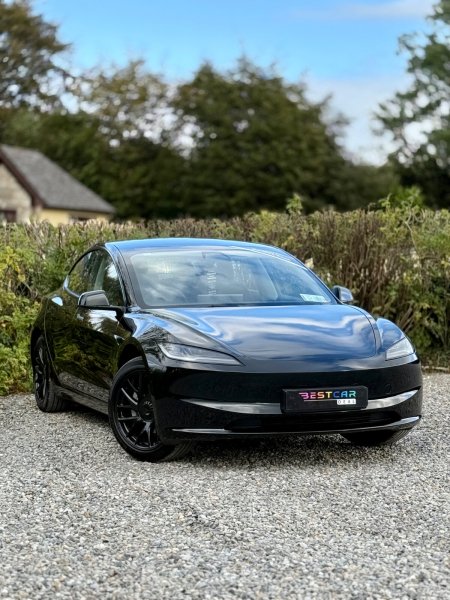 2025 Tesla Model 3 RWD
