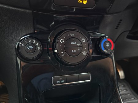 2015 Ford Fiesta - photo 14