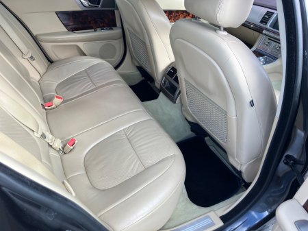 2011 Jaguar XF - photo 9