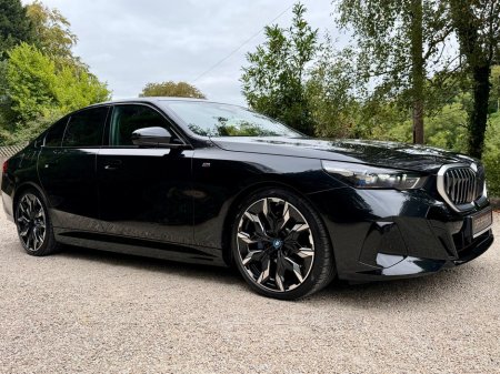 2024 BMW 5-Series - photo 2