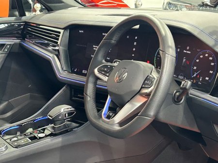 2025 Volkswagen Touareg - photo 9