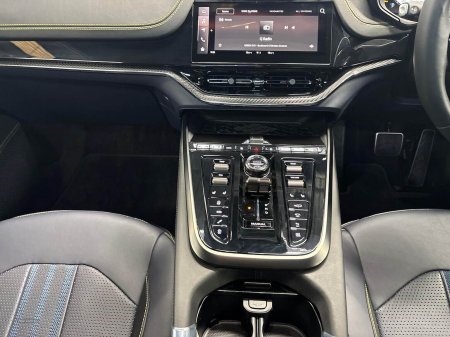 2025 Aston Martin DBX - photo 38