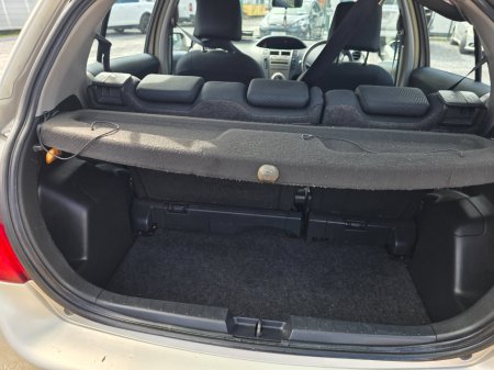 2010 Toyota Yaris - photo 6