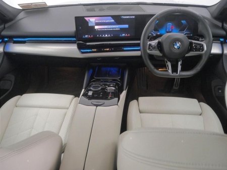 2024 BMW 5-Series - photo 4