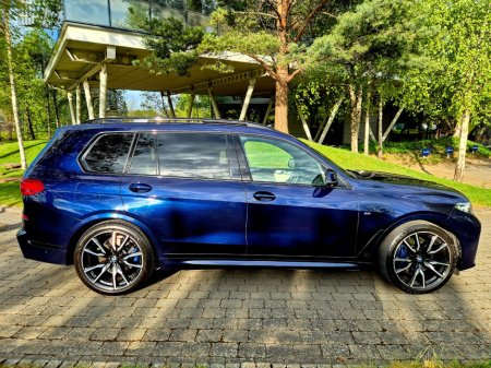 2021 BMW X7 - photo 2