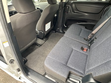 2017 Toyota Sienta - photo 24