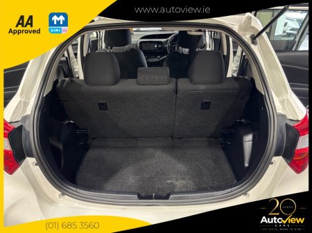 2017 Toyota Vitz - photo 14