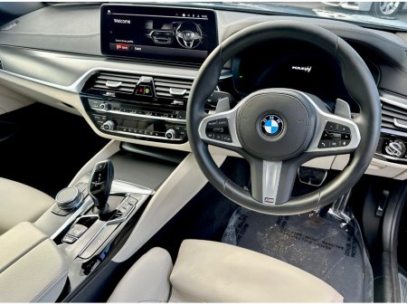 2022 BMW 5-Series - photo 6