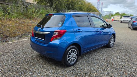 2015 Toyota Vitz - photo 8