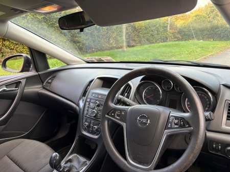2011 Opel Astra - photo 11