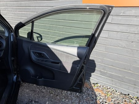 2017 Toyota Yaris - photo 19