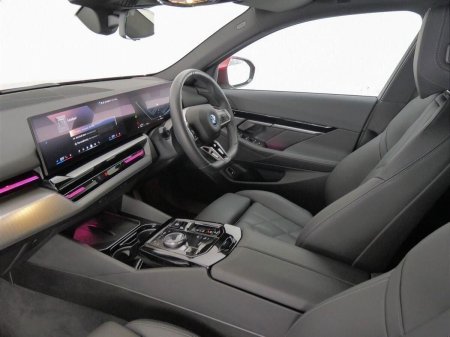 2024 BMW 5-Series - photo 7
