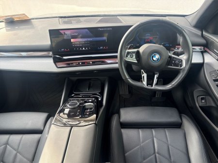 2024 BMW 5-Series - photo 5