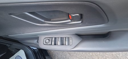 2025 Toyota Prius - photo 11
