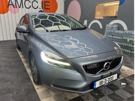 2018 Volvo V40 2018 VOLVO V40 CROSS COUNTRY D4 MOMENTUM AUTOMATIC 2.0/ CRUISE CONTROL / PARKING CAMERA / ELECTRIC M