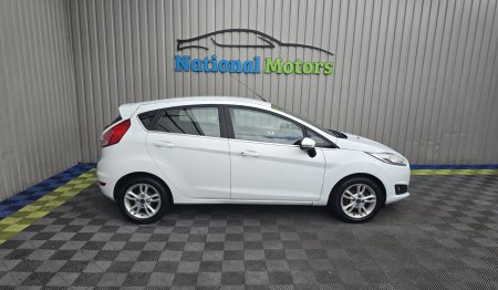 2016 Ford Fiesta - photo 2