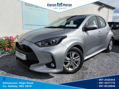 2022 Toyota Yaris HYBRID LUNA AUTO 4DR
