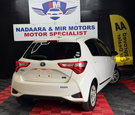 2017 Toyota Vitz - photo 14