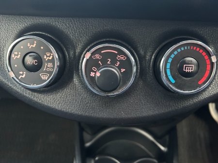 2018 Toyota Vitz - photo 17