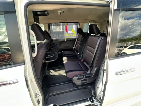 2016 Nissan Serena - photo 15