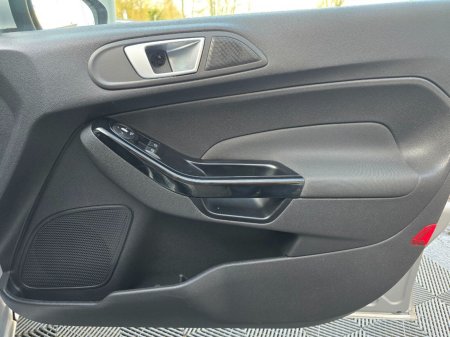 2014 Ford Fiesta - photo 18