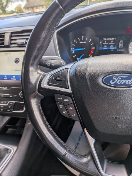2020 Ford Mondeo - photo 23