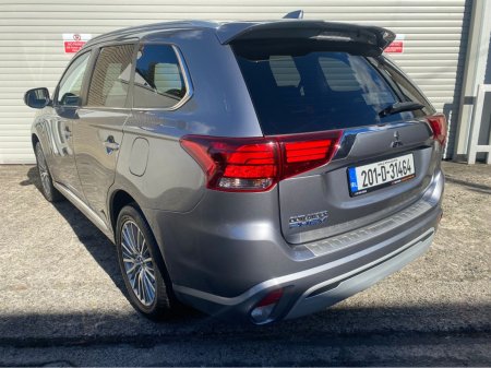 2020 Mitsubishi Outlander - photo 2
