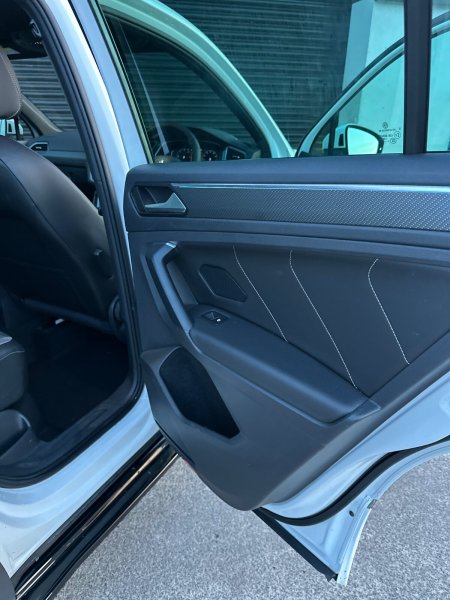 2020 Volkswagen Tiguan - photo 24