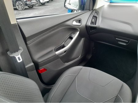 2017 Ford Focus - photo 17