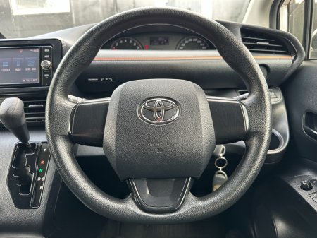 2017 Toyota Sienta - photo 15