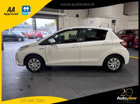 2017 Toyota Vitz - photo 5