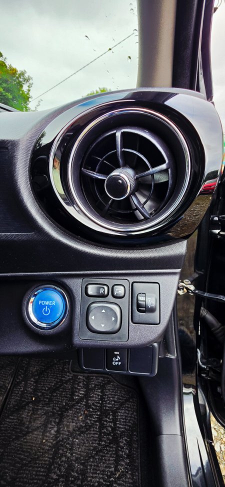 2015 Toyota Aqua - photo 11