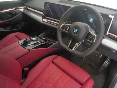 2026 BMW 5-Series - photo 6
