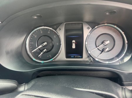 2025 Toyota Hilux - photo 12
