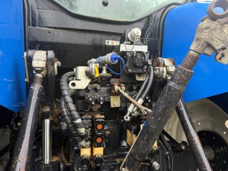 2011 New Holland T7040 - photo 9