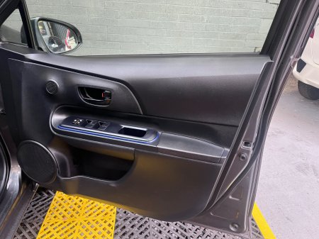 2015 Toyota Aqua - photo 13