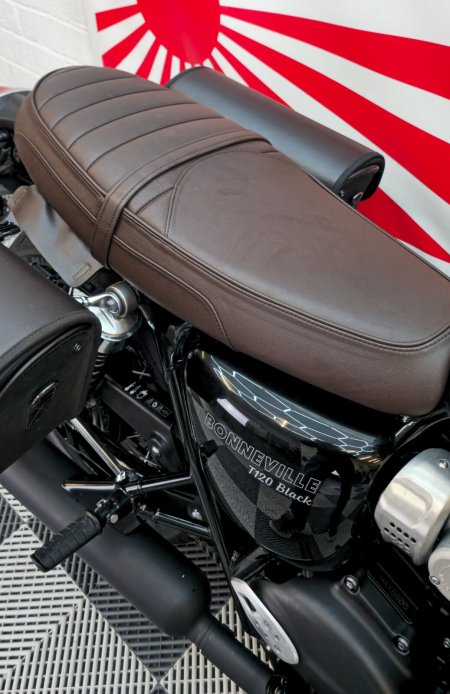 2023 Triumph Bonneville - photo 13