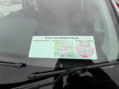 2015 Toyota Prius - photo 2