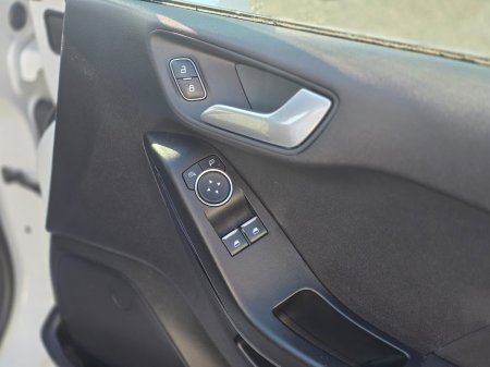 2020 Ford Fiesta - photo 14