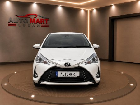2019 Toyota Vitz - photo 2