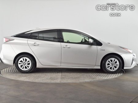 2018 Toyota Prius - photo 2