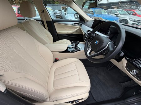 2023 BMW 5-Series - photo 12