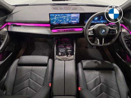 2025 BMW 5-Series - photo 4