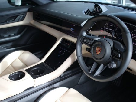 2026 Porsche Taycan - photo 8