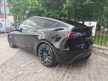 2024 Tesla Model Y - photo 2