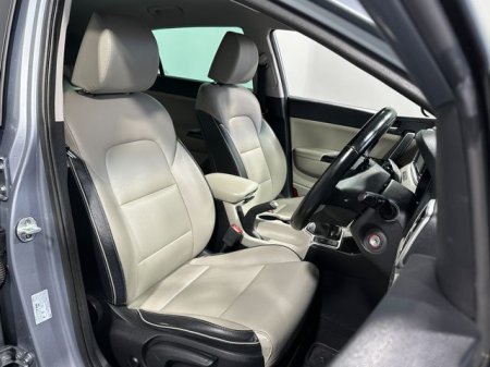 2020 Kia Sportage - photo 10