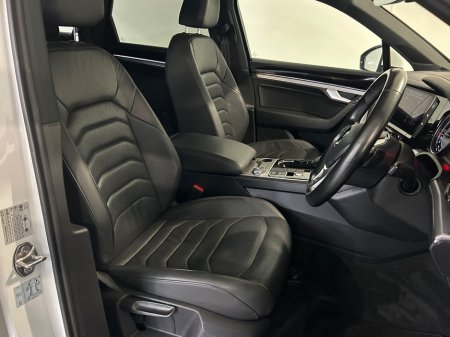2019 Volkswagen Touareg - photo 22