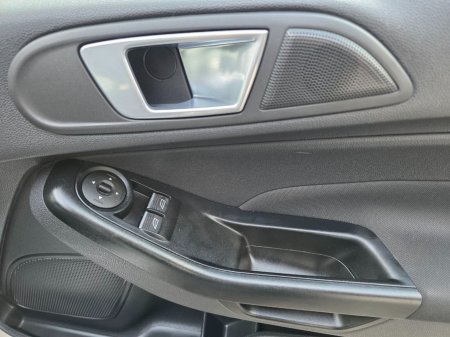 2016 Ford Fiesta - photo 18